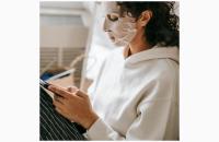 昔好きだった人のSNSを、つい見てしまう夜